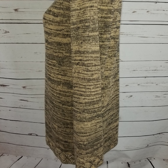 Hem & Thread Sweater - Picture 5 of 7